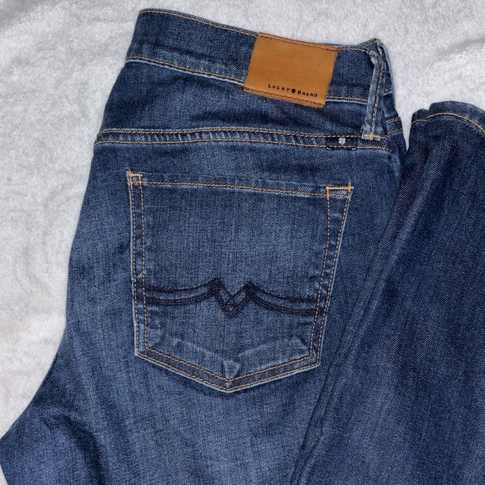 Lucky brand Sweet N Low bootcut jeans. Size 6/28.